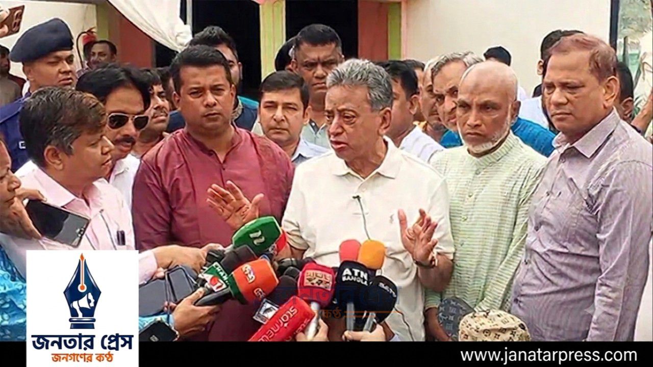 ​চট্টগ্রামে বন্যায় ক্ষতিগ্রস্ত ৭ লাখ মানুষ, পুনর্বাসন পর্যন্ত সহায়তা চলবে: অর্থমন্ত্রী।