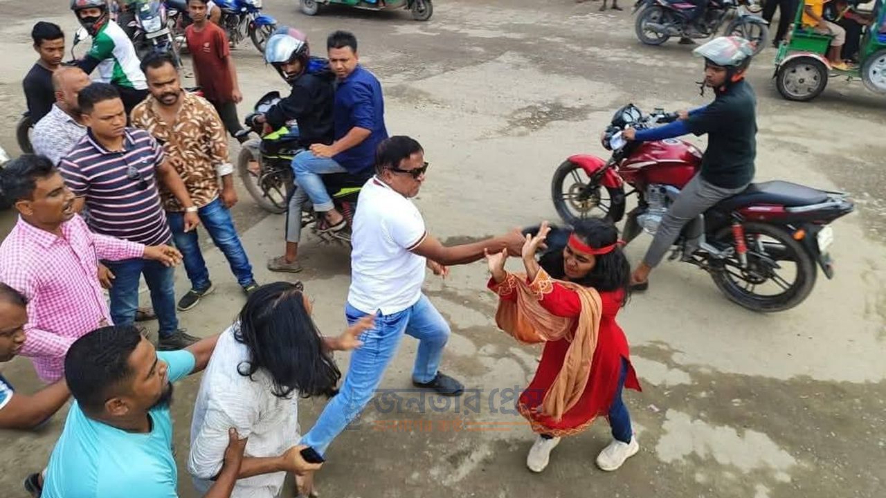 জয়ন্তীর ওপর হামলার ছবি