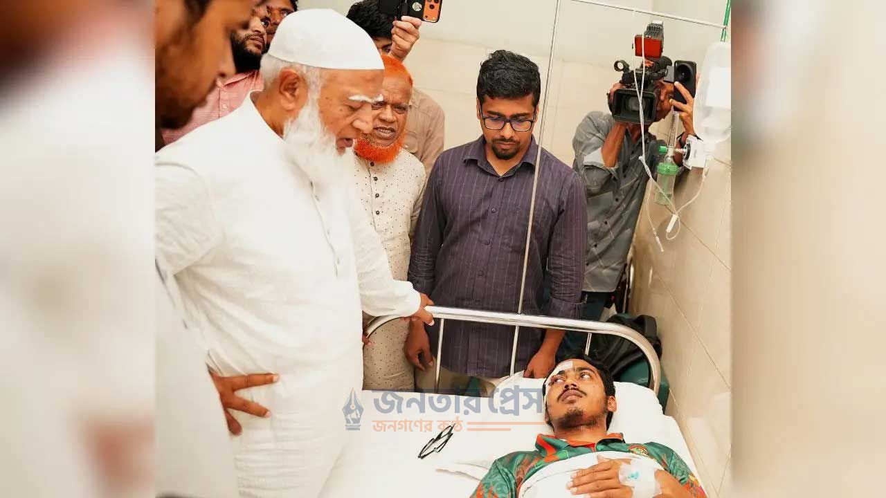 ছাত্রদলের হামলায় আহত জকসুর জিএস আব্দুল আলিম আরিফের পাশে জামায়াত আমির ডা: শফিকুর রহমান