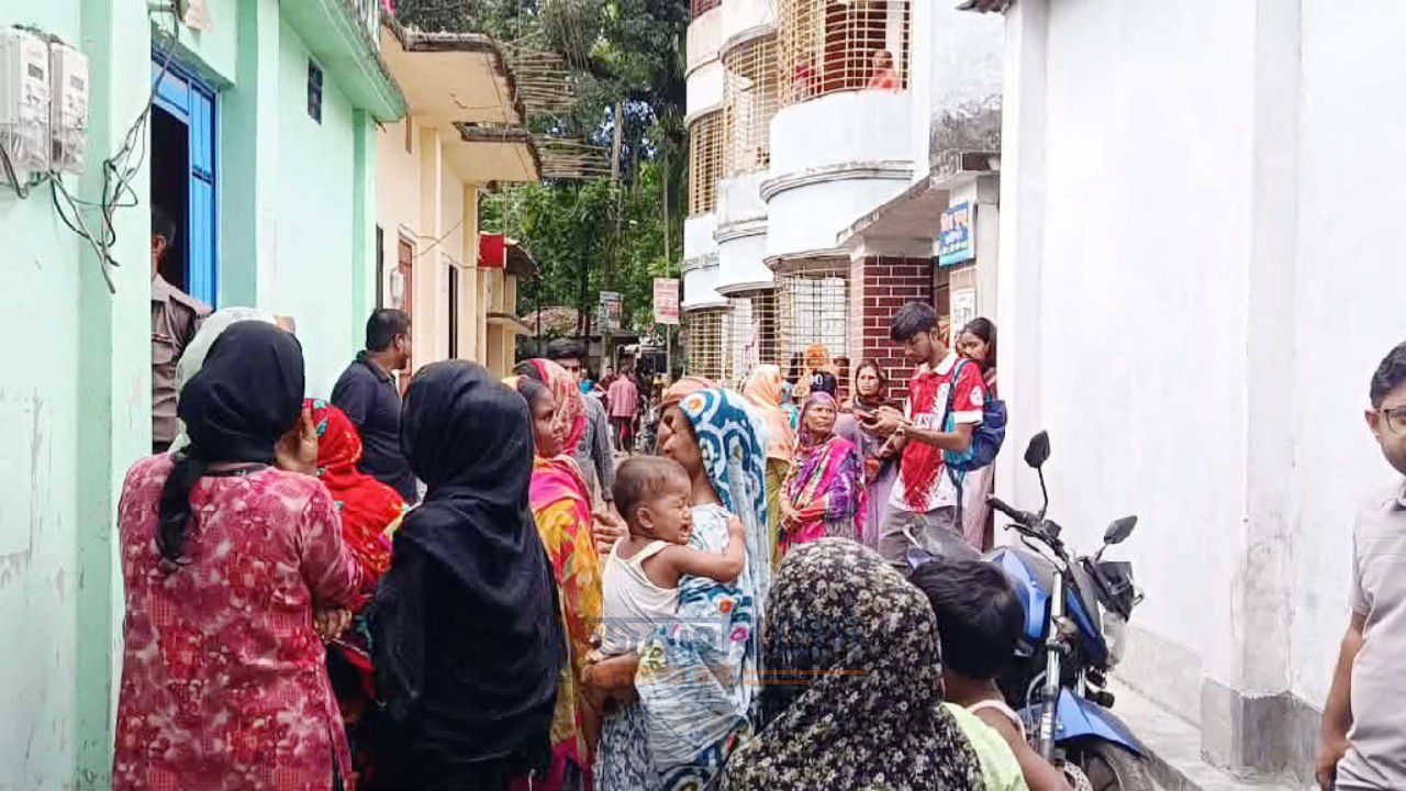 রংপুরে ছাত্রীনিবাস থেকে শিক্ষার্থীর মরদেহ উদ্ধার, দুই পৃষ্ঠার নোট জব্দ