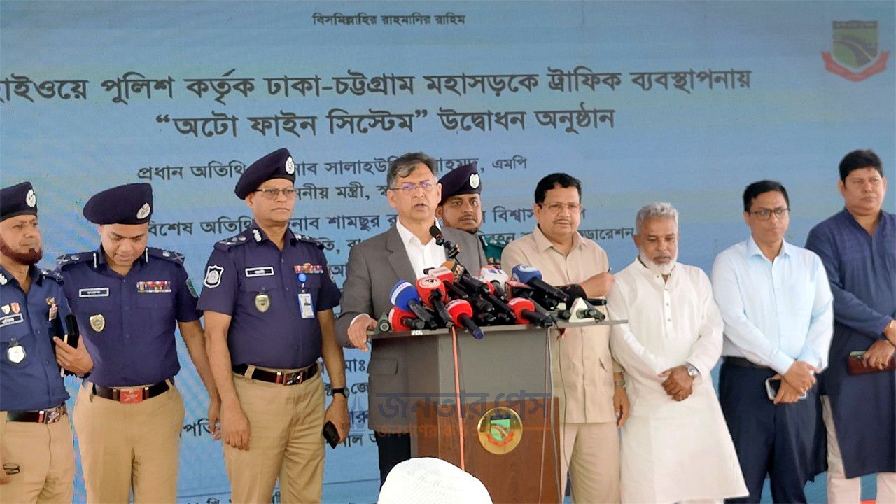 মহাসড়কে আইন ভাঙলেই অটো ফাইন, ঢাকা-চট্টগ্রাম মহাসড়কে ৪৯০ এআই ক্যামেরা