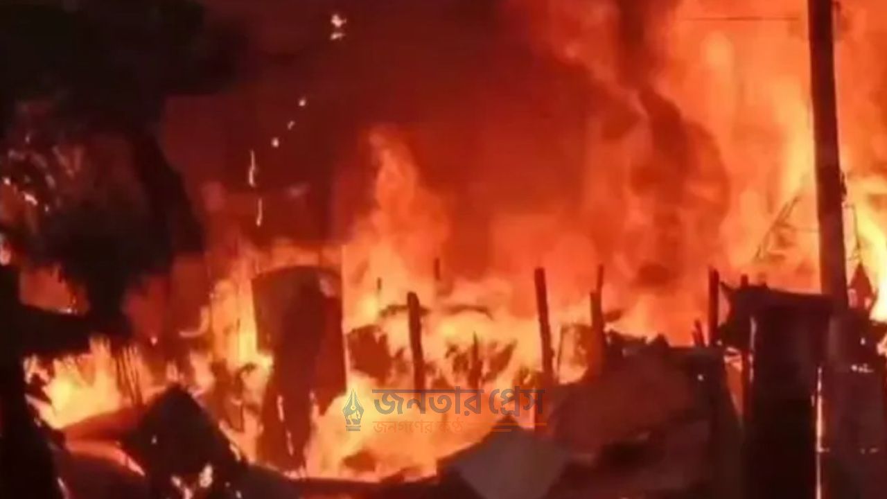 নারায়ণগঞ্জে ইজিবাইক গ্যারেজে আগুন, পুড়লো ঝুটের গোডাউনেও