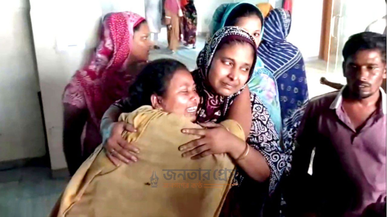 গোপালগঞ্জে বিদ্যুৎস্পৃষ্ট হয়ে বাবা-ছেলের মৃত্যু