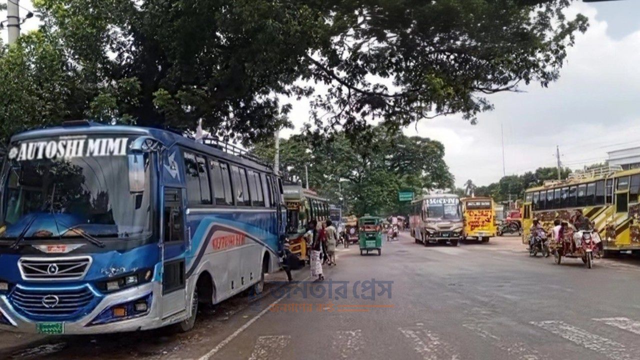 শ্রমিকদের ওপর হামলার অভিযোগে চুয়াডাঙ্গায় সব রুটে বাস বন্ধ