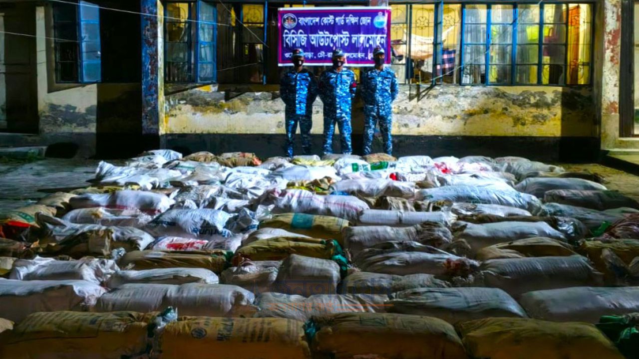ভোলার লালমোহনে বিপুল পরিমাণ নিষিদ্ধ পলিথিন জব্দ