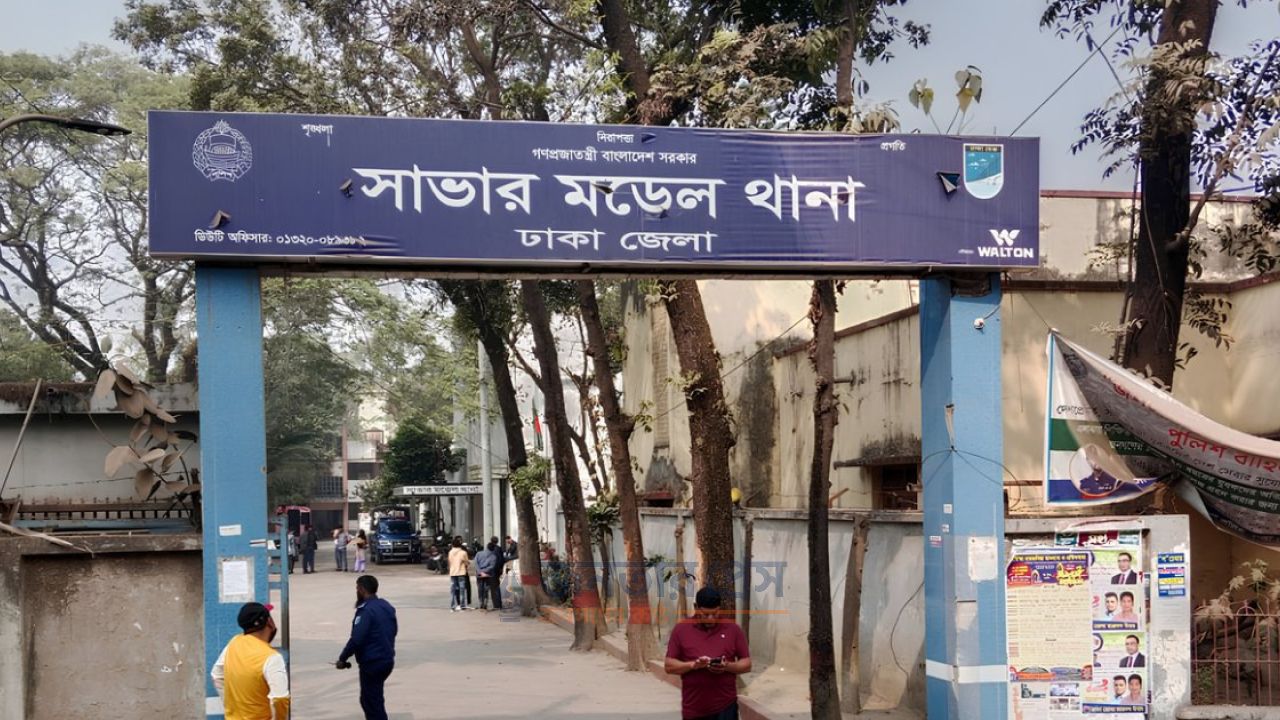 সাভারে নিষিদ্ধ ছাত্রলীগের ঝটিকা মিছিল-ককটেল বিস্ফোরণ, আটক ৮