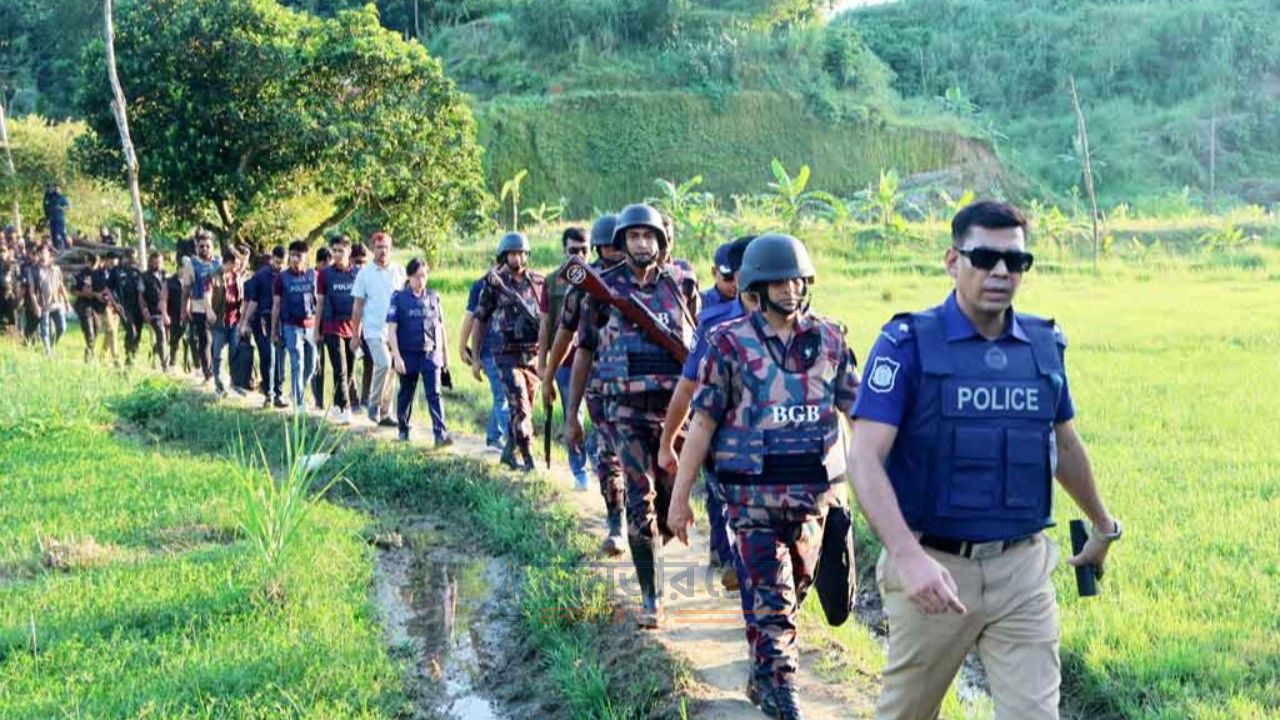 সীতাকুণ্ডের জঙ্গল সলিমপুরে যৌথ বাহিনীর অভিযান, ৩ শতাধিক সদস্যের তল্লাশি