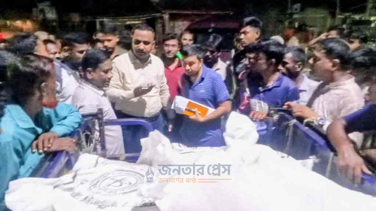 জয়পুরহাটে পাচারের সময় ২০ বস্তা সার জব্দ, ন্যায্যমূল্যে বিক্রি