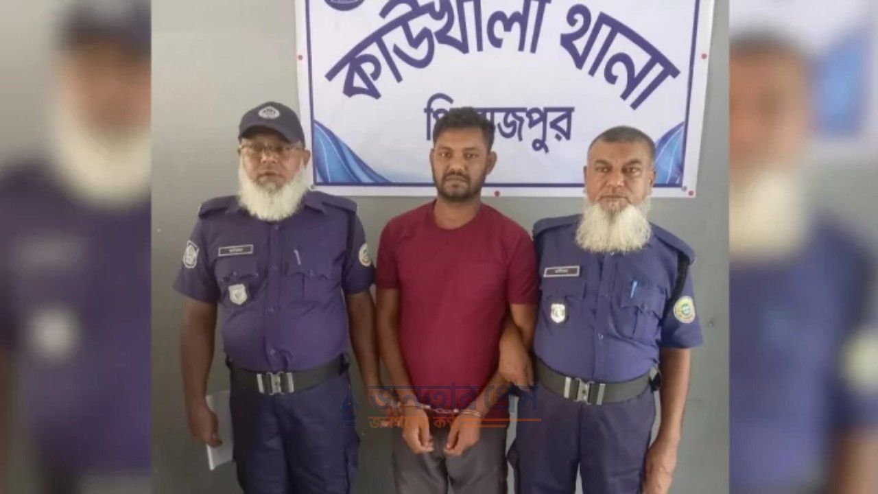 কাউখালীতে বিএনপি কার্যালয় ভাঙচুর মামলায় সাবেক ছাত্রলীগ নেতা গ্রেপ্তার