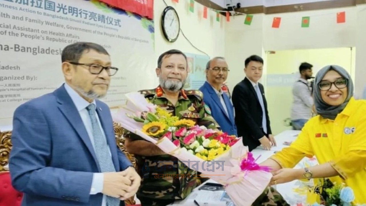 ঢামেকে চীনা চিকিৎসক দলের বিনা মূল্যে প্রায় ১০০ রোগীর ছানি অপারেশন