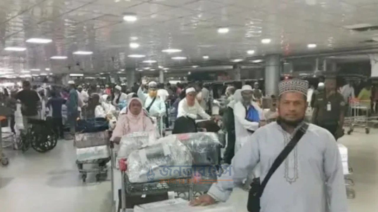 সৌদি আরবে আটকে পড়া ঈশ্বরদীর ৫০ ওমরাহযাত্রীর দেশে ফেরা, অতিরিক্ত খরচ ১০ লাখ টাকা
