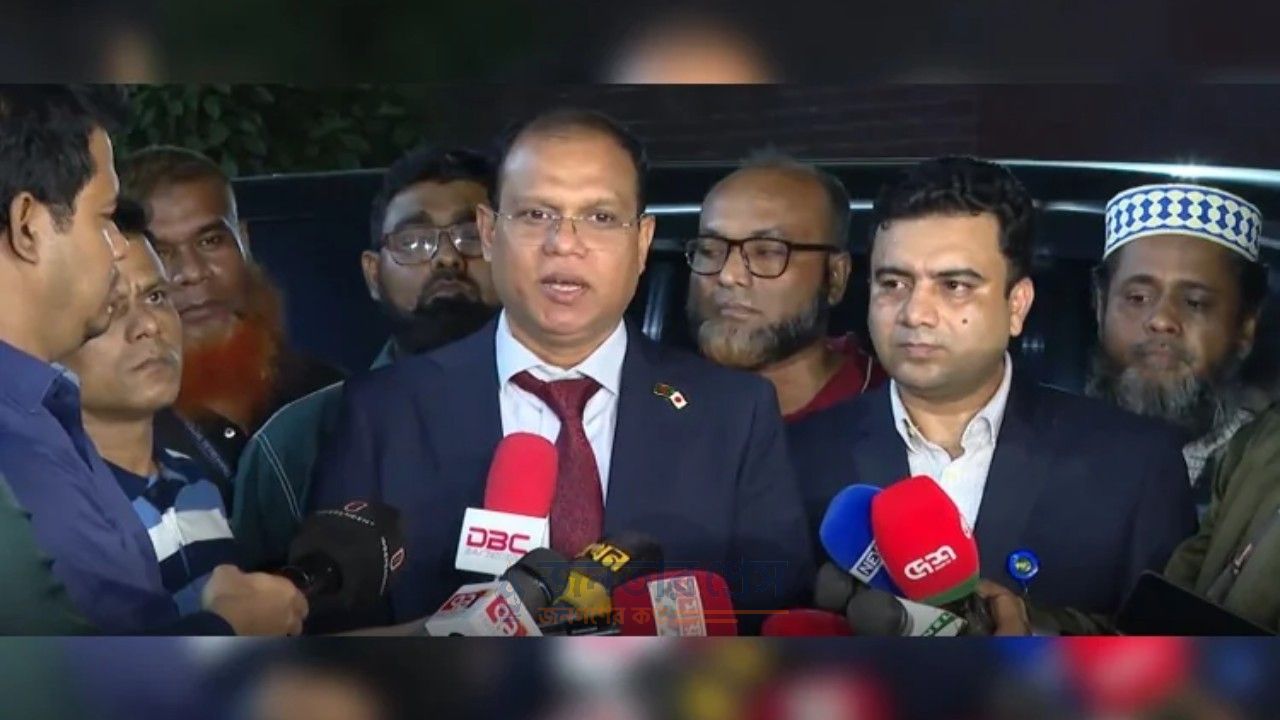 বিমানে যান্ত্রিক ত্রুটি, বিকল্প ফ্লাইটে না গিয়ে সফরসঙ্গীদের নিয়েই দেশে ফিরলেন প্রধানমন্ত্রী
